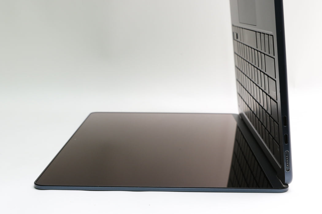 AppleCare+ 2027! 13" 2022 Apple Macbook Air, MLY33LL/A, M2, 8GB, 256GB SSD, 8C