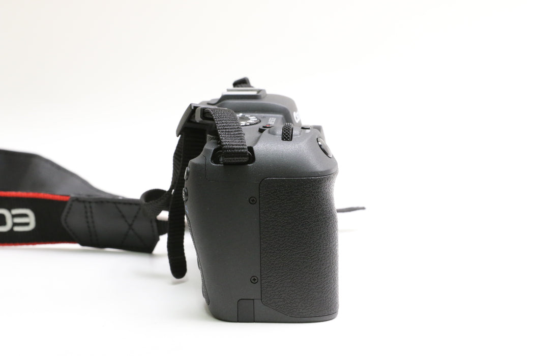 Canon EOS RP Camera w/ Charger, Very Low Shutter Count of <1,000!