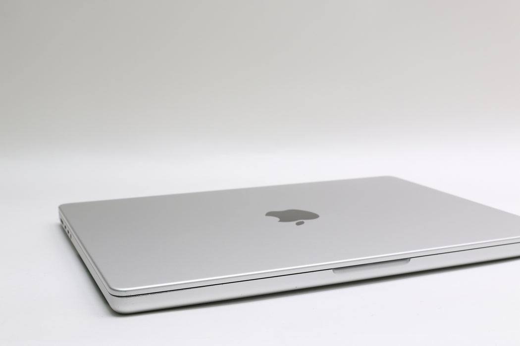 14" 2021 Macbook Pro, 3.20 GHz Apple M1 Max, 32GB, 4TB SSD, 32C