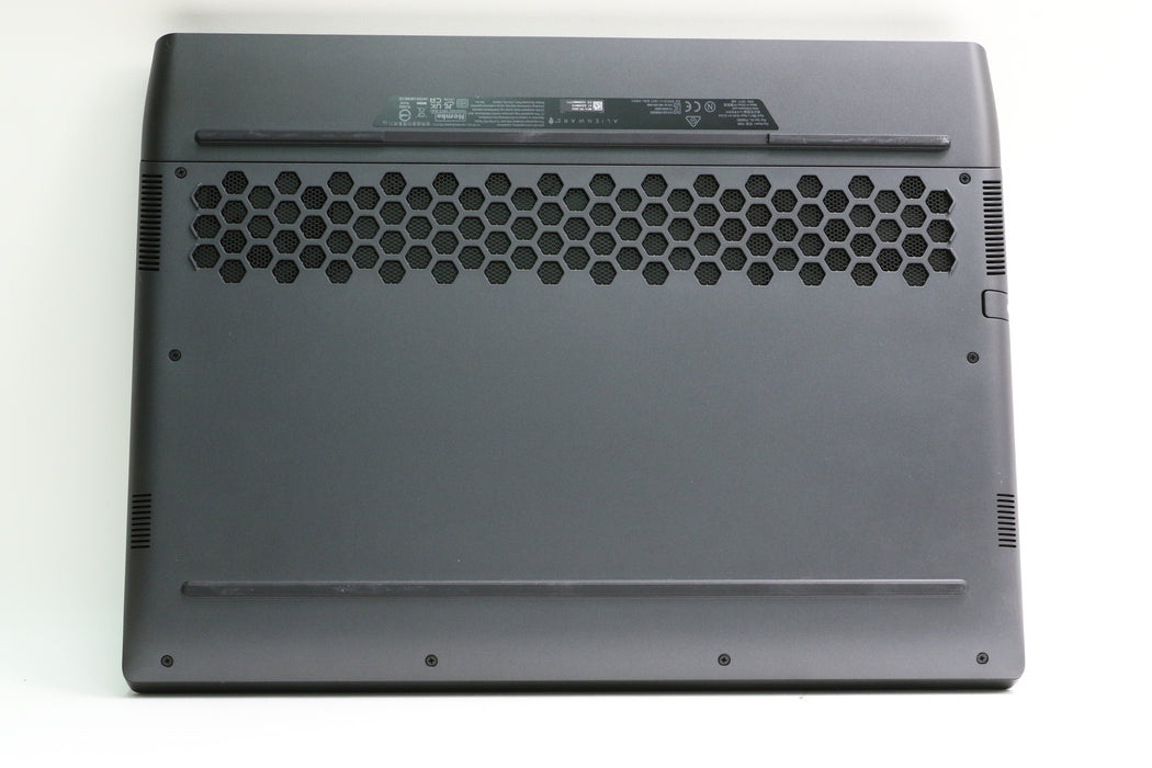 17.3" Alienware, M17 R5, AMD Ryzen 9 6900HX, 32GB, 1TB SSD, RX 6800M 12GB GPU