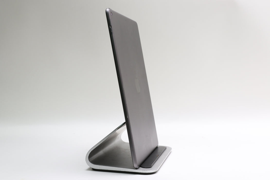 iPad Air (3rd Gen), 64GB, Wi-Fi Only, Space Gray, MUUJ2LL/A 10.5”