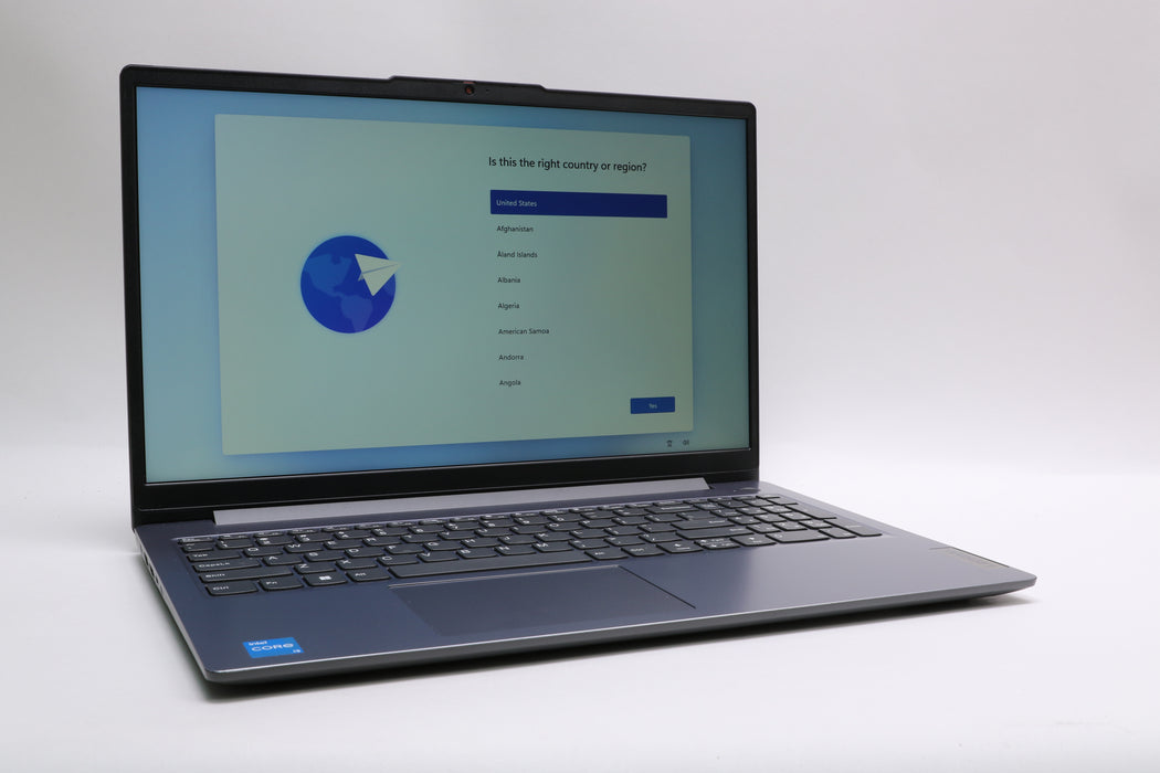 15.6" Lenovo Ideapad Slim 3, i3-N305, 8GB, 128GB, 100% Battery