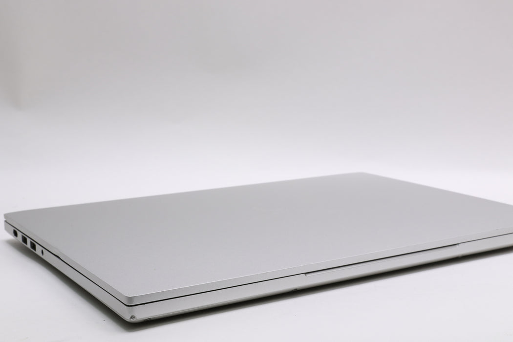 16" Razer Blade 15 Studio Edition - Late 2019, i7-9750H, 32GB, 1TB SSD — photo 11 of 13