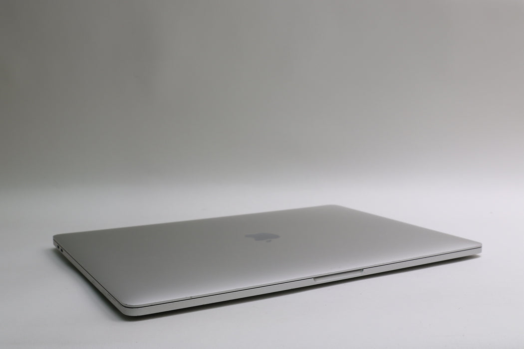 15" 2017, MacBook Pro, MPTU2LL/A, i7-7700HQ, 16GB, 256GB SSD, Radeon Pro 555