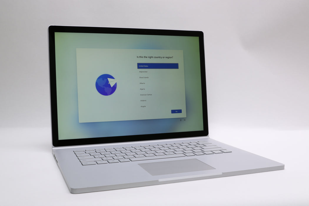 15" Microsoft Surface Book 2, i7-8650U, 16GB, 512GB SSD, GTX 1060, Touchscreen