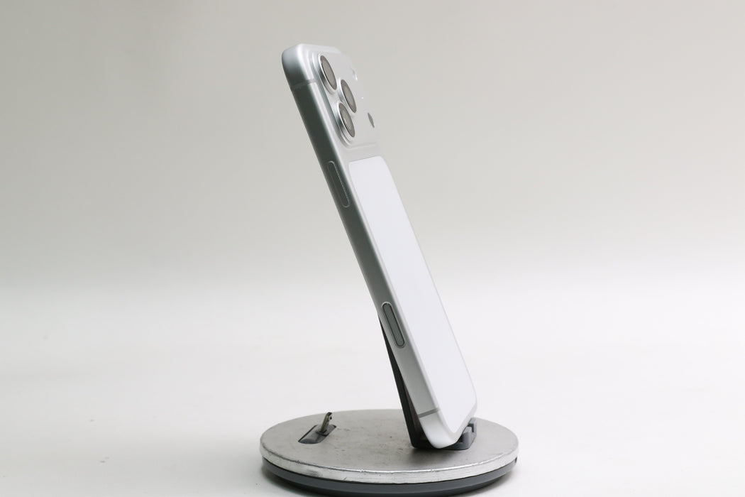 iPhone 17 Pro Max, 1TB, Unlocked, Silver, MFXN4LL/A w/ Apple Case