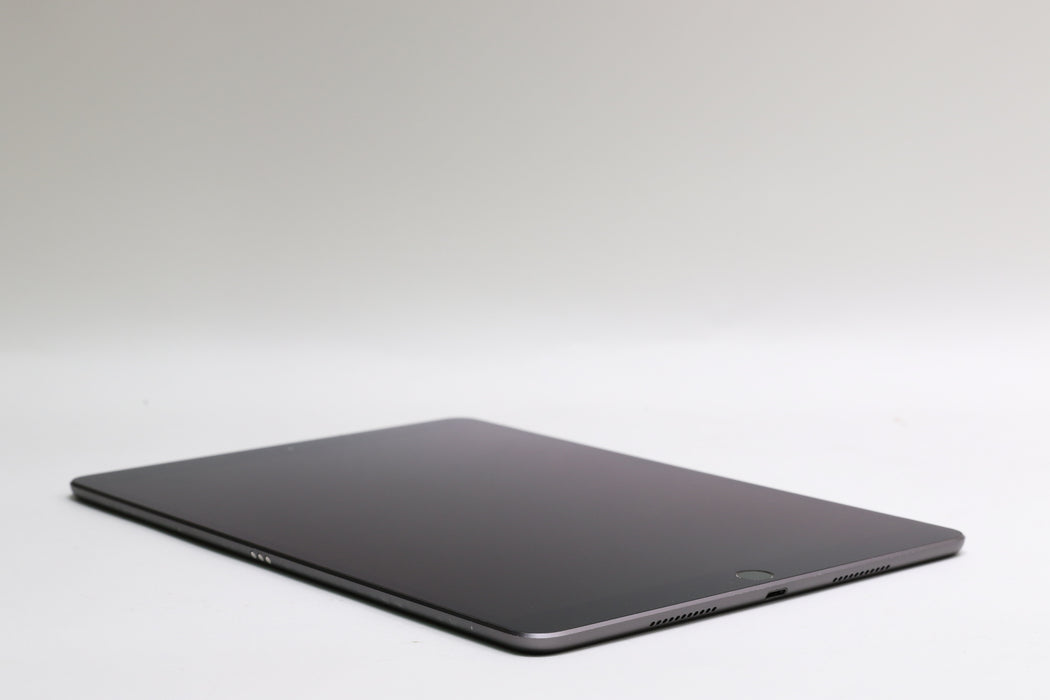 iPad Air (3rd Gen), 64GB, Wi-Fi Only, Space Gray, MUUJ2LL/A 10.5”