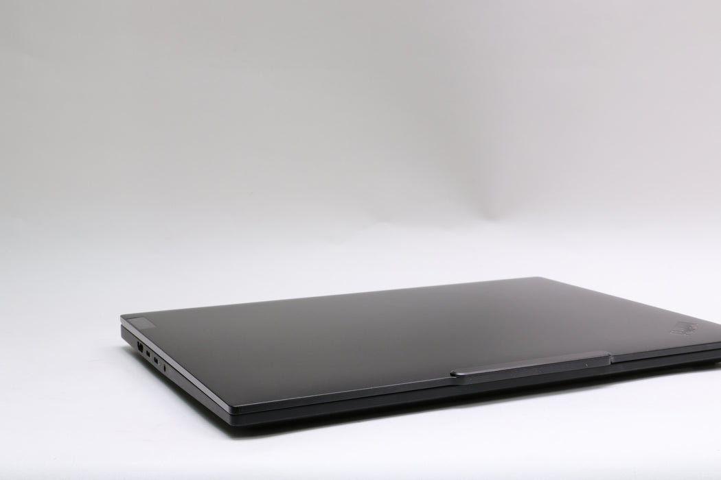16" UHD+ Lenovo ThinkPad T1g Gen 8, Ultra 7 265H, 32GB, 1TB SSD, RTX 5070