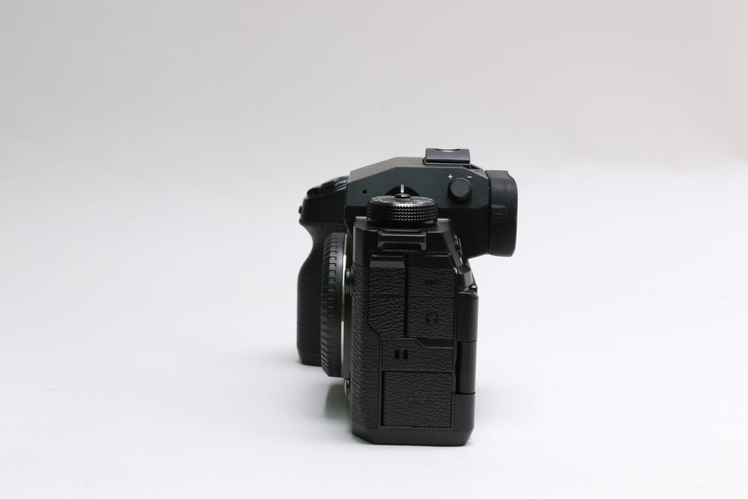 Fujifilm X-H2 40.2MP Mirrorless Camera, 12K Shutter Count!