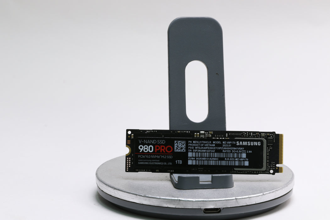 Samsung 980 PRO 1TB PCIe 4.0 NVMe M.2 2280 SSD, 100% Health!