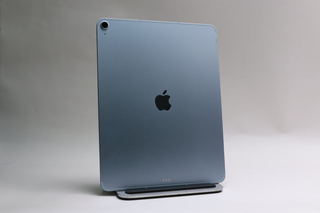 13" Apple iPad Air M4, 256GB, Unlocked, Blue, MH9J4LL/A, w/ Keyboard, Pencil Pro