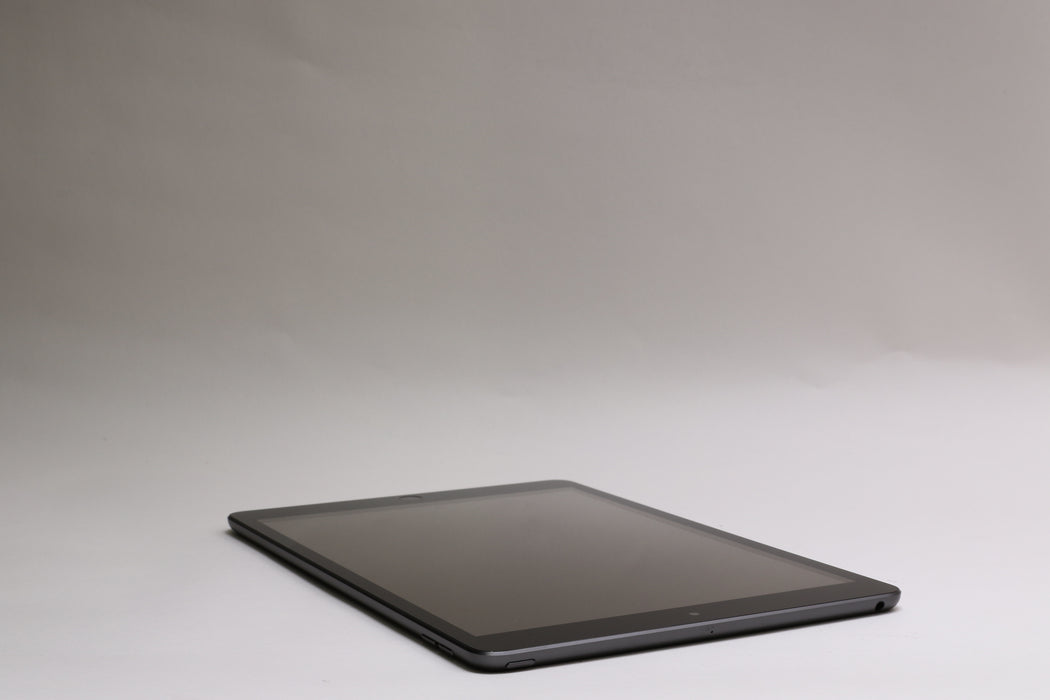 10.9" Apple iPad 10.2" 9th Gen, 64GB, Wi-Fi Only, Space Gray, MK2K3LL/A