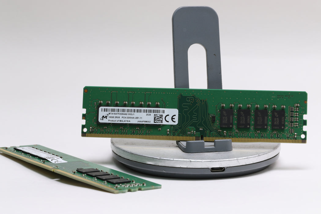 Micron MTA16ATF2G64AZ 32GB (2x16GB) DDR4 3200MHz DIMM Memory
