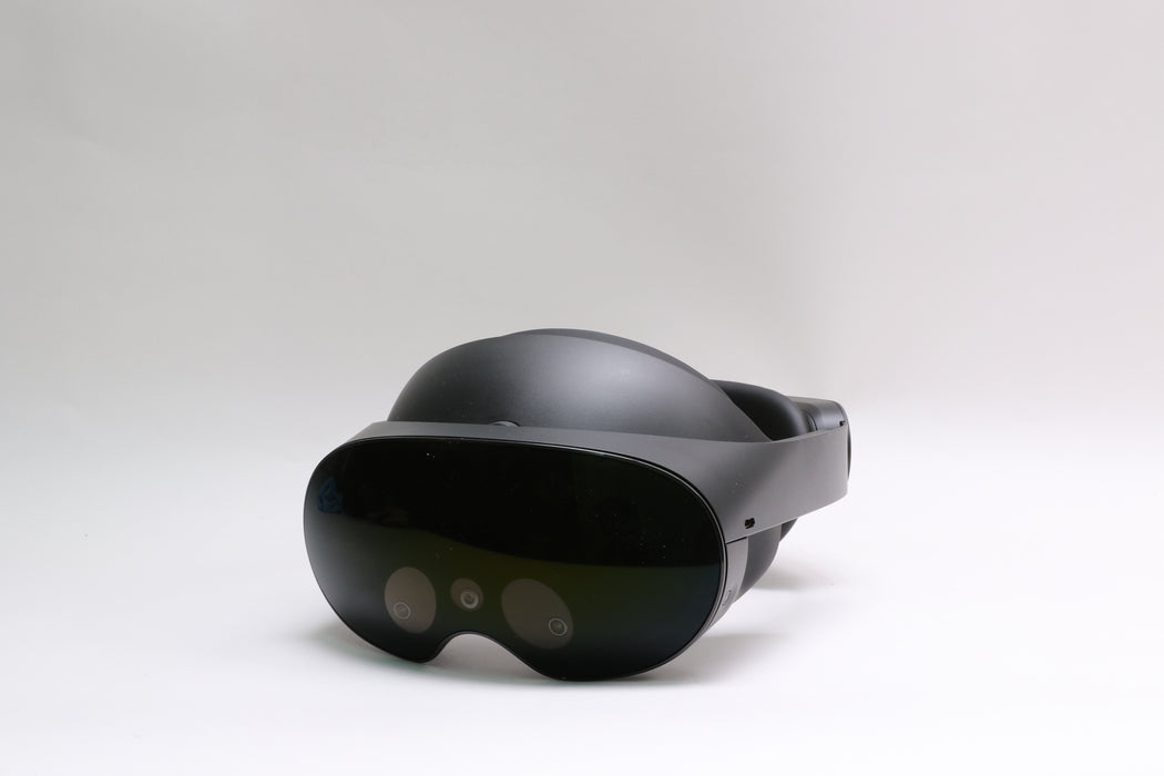Meta Quest Pro 256GB VR Headset w/ Controllers and Dock!