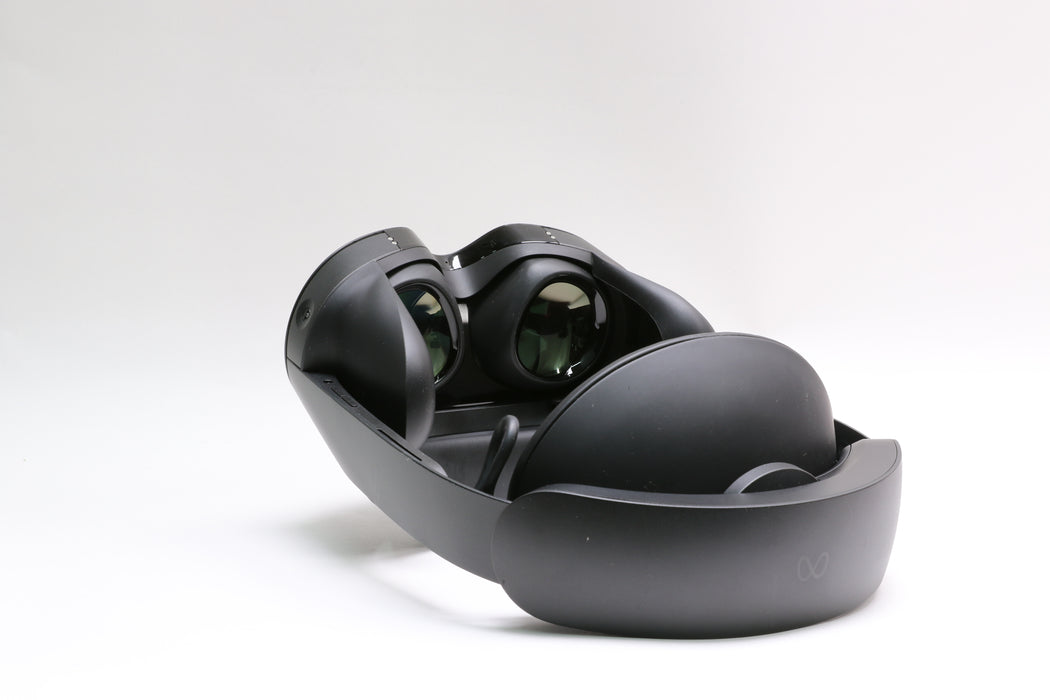 Meta Quest Pro 256GB VR Headset w/ Controllers and Dock!
