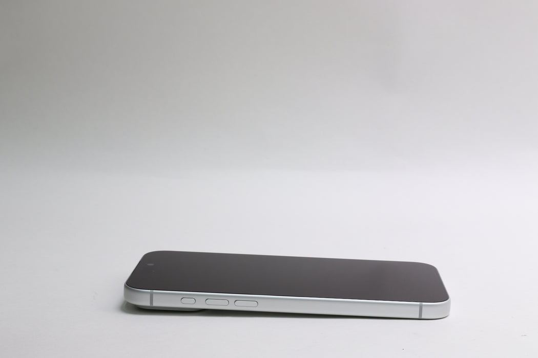 Apple iPhone 17 Pro Max, 1TB, Unlocked, Silver, NFXN4LL/A — photo 7 of 12