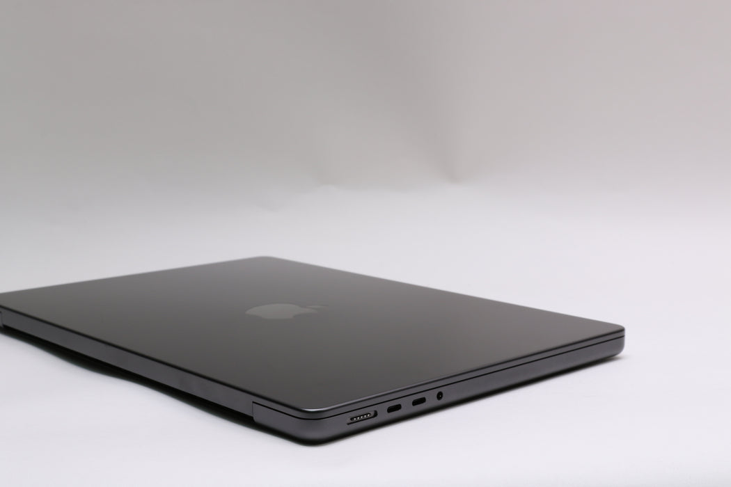 14" 2024, MacBook Pro, BTO, Apple M4 Max, 64GB, 1TB SSD, 40C, 100% Battery — photo 9 of 13