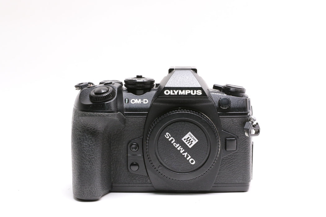 Olympus OM-D E-M1 Mark II 20.4MP Mirrorless Camera w/ Godox TT350O Flash!