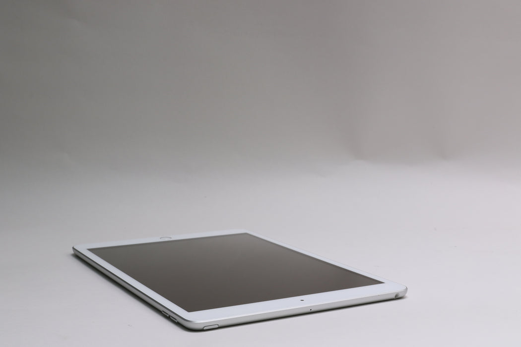 10.2" iPad 8th Gen, 32GB, Wi-Fi Only, Silver, MYLA2LL/A — photo 12 of 13