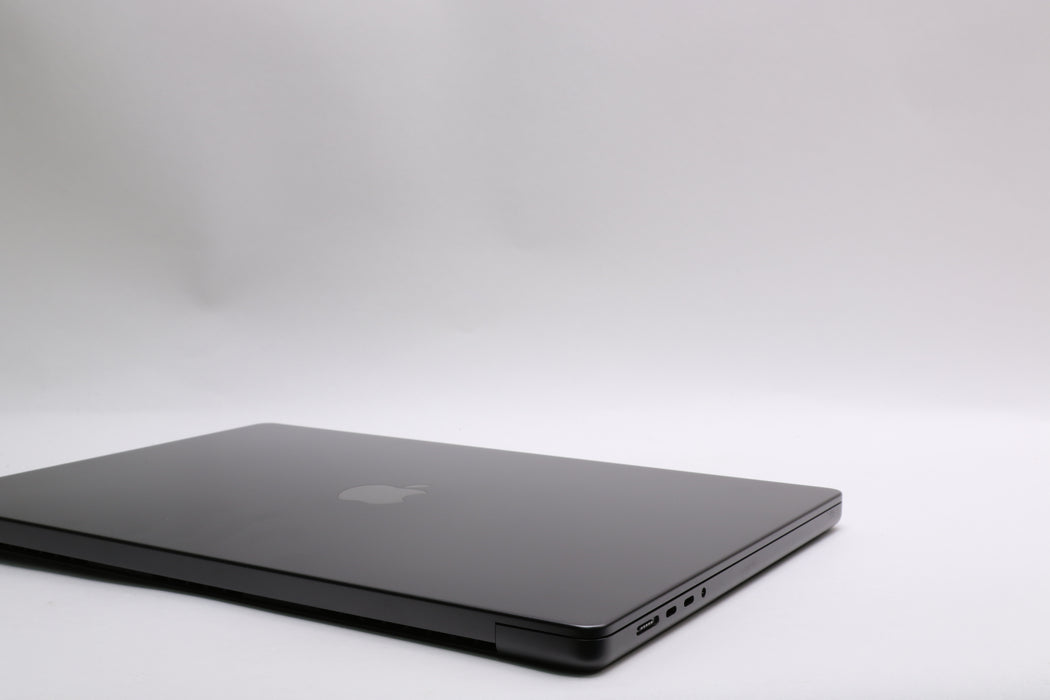 16" 2024, MacBook Pro, MX303LL/A, Apple M4 Max, 36GB, 1TB SSD, 32C, AC+ 2028! — photo 9 of 13