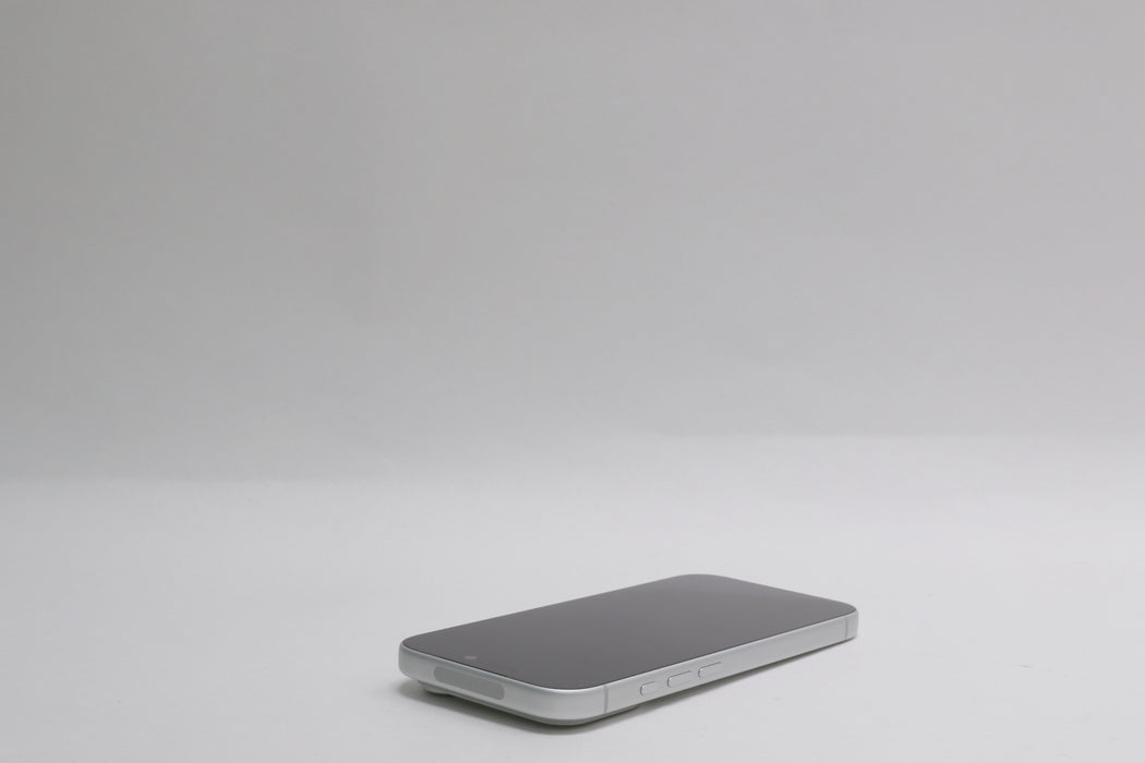 Apple iPhone 17 Pro, 256GB, Unlocked, Silver, MG7K4LL/A — photo 6 of 13