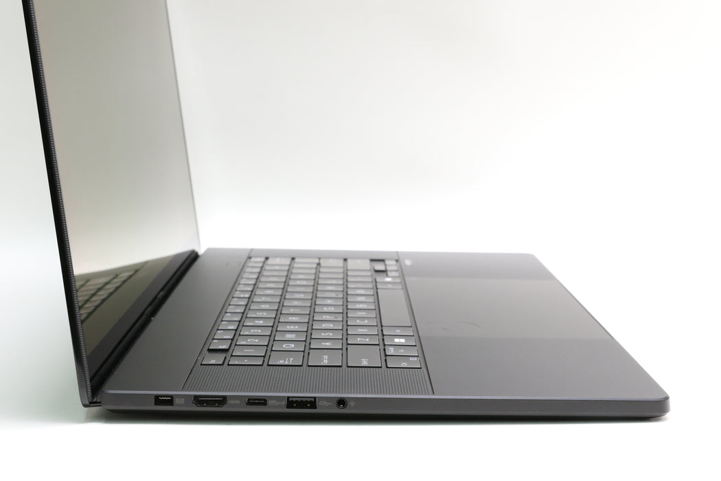 16" Asus ProArt P16 H7606wi, Ryzen AI 9 HX 370, 64GB, 2TB, RTX 4070, 4K OLED!