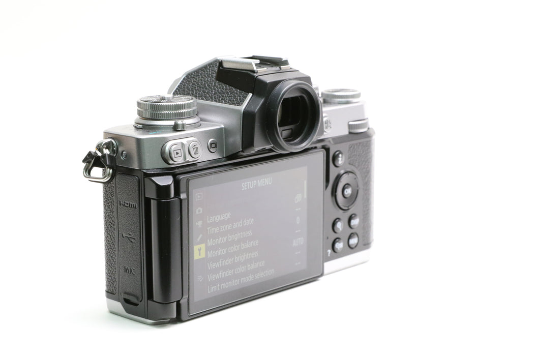 Nikon Z fc Camera, Silver, w/ Box! Very Low Shutter Count of 195!