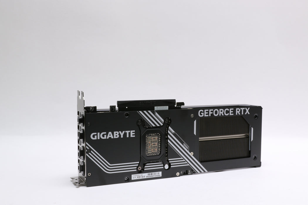 GIGABYTE GeForce RTX 5070 WINDFORCE OC 12GB Graphics Card — photo 2 of 6