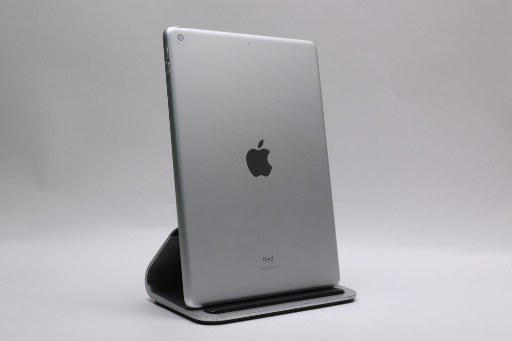 10.9" Apple iPad 10.2" 9th Gen, 256GB, Wi-Fi Only, Silver, MK2P3LL/A — photo 3 of 8