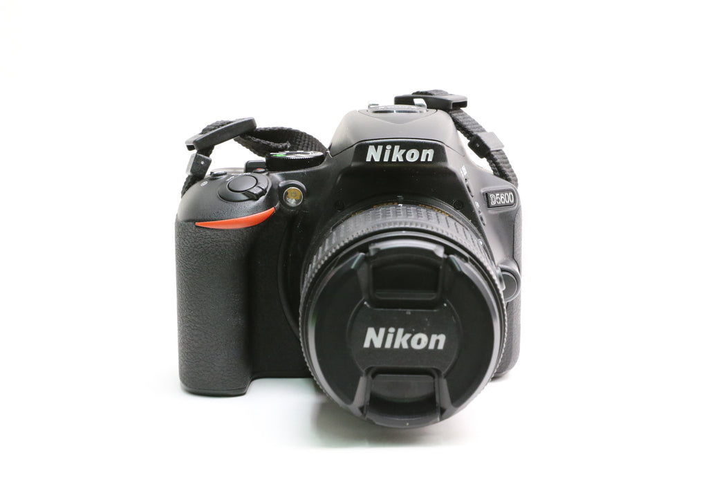 Nikon D5600 Camera w/ Nikon 18-55mm f/3.5-5.6G DX VR Lens! 407 Shutter Count!