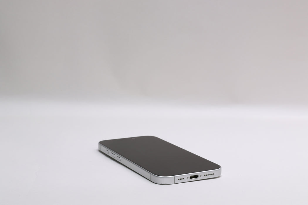 Apple iPhone 16, 128GB, Unlocked, White, MYAQ3LL/A — photo 8 of 13