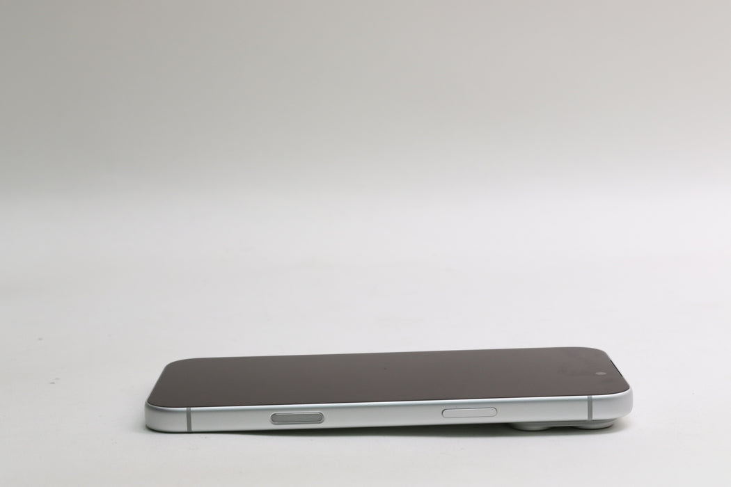 iPhone 17 Pro Max, 1TB, Unlocked, Silver, MFXN4LL/A w/ Apple Case