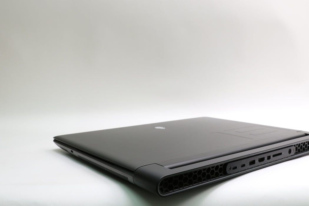 16" QHD+ Alienware M18 R2, i9-14900HX, 32GB, 1TB SSD, RTX 4070 Laptop GPU