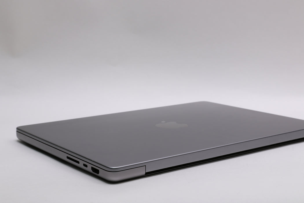 14" 2021, MacBook Pro, BTO, Apple M1 Max, 64GB, 4TB SSD, 32C — photo 7 of 13