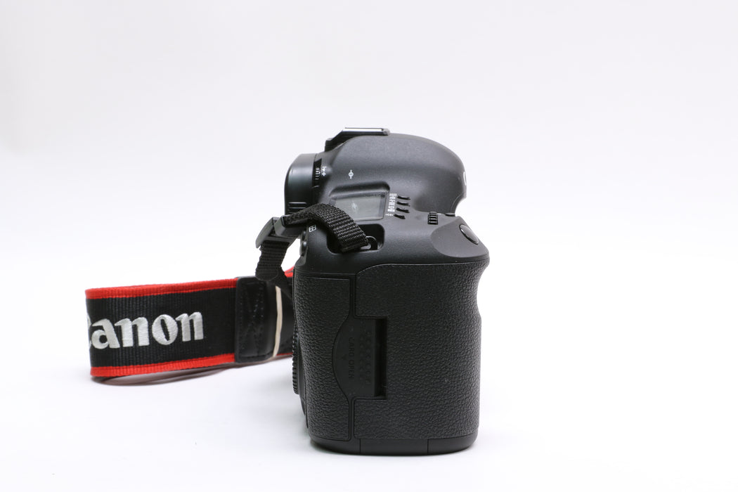 Canon EOS 5D Mark III 22.3MP Digital SLR Camera — photo 2 of 8