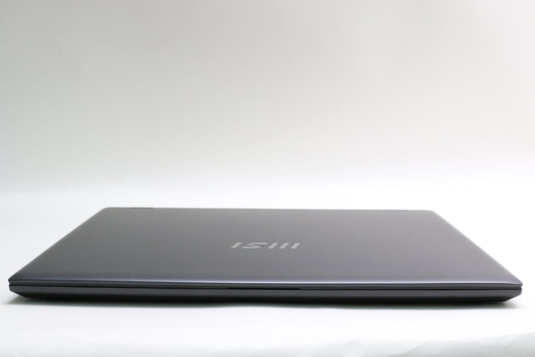 100%BATT 16" UHD+ MSI, Ultra 9 288V, 32GB, 2TB SSD