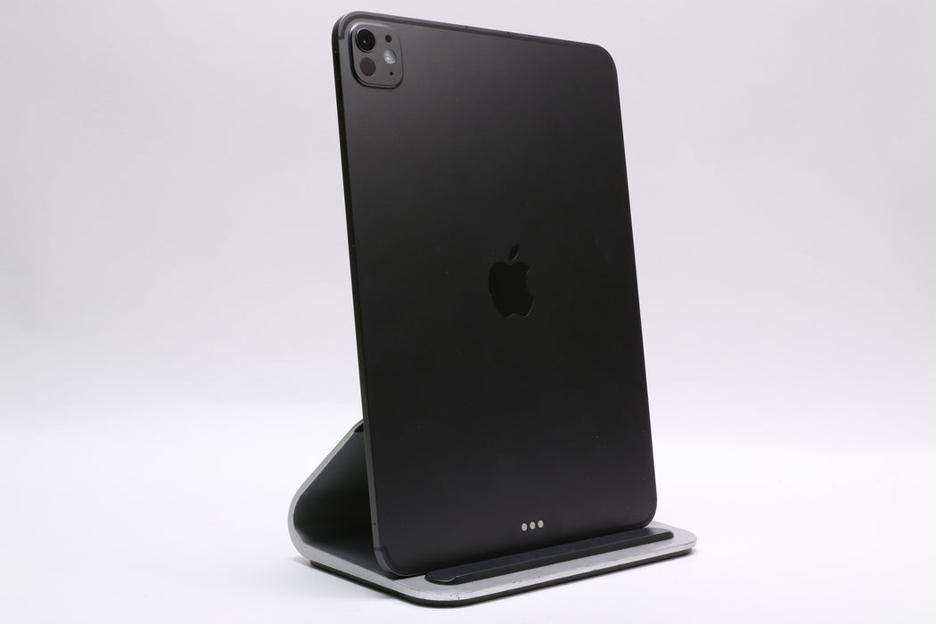 11" Apple iPad Pro M5, 256GB, Unlocked, Space Black, ME2N4LL/A — photo 3 of 8