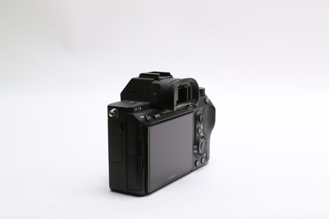 Sony Alpha a7 III 24.2MP Mirrorless Camera — photo 4 of 8