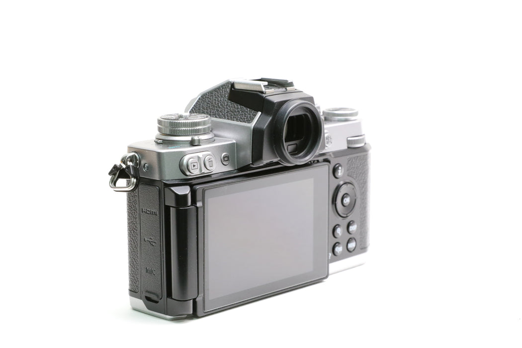 Nikon Z fc Camera, Silver, w/ Box! Very Low Shutter Count of 195!