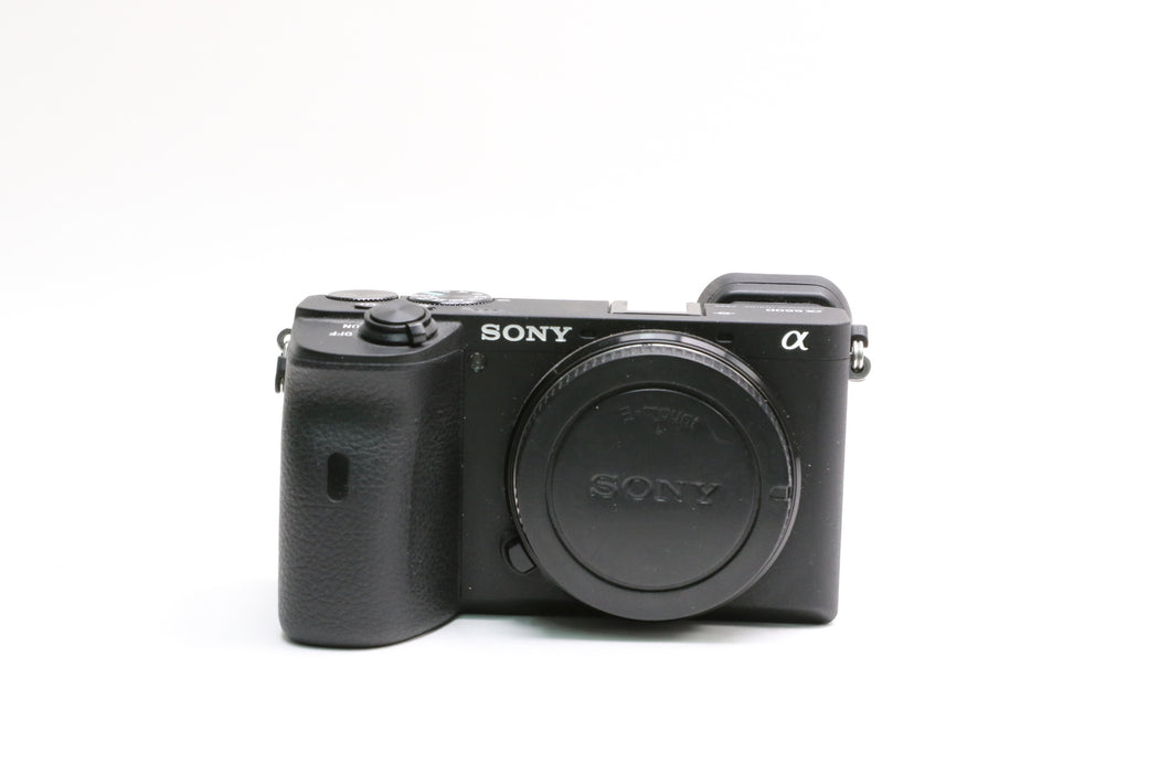 Sony Alpha a6600 Camera w/ SmallRig Cage, Charger, 1,960 Shutter Count!