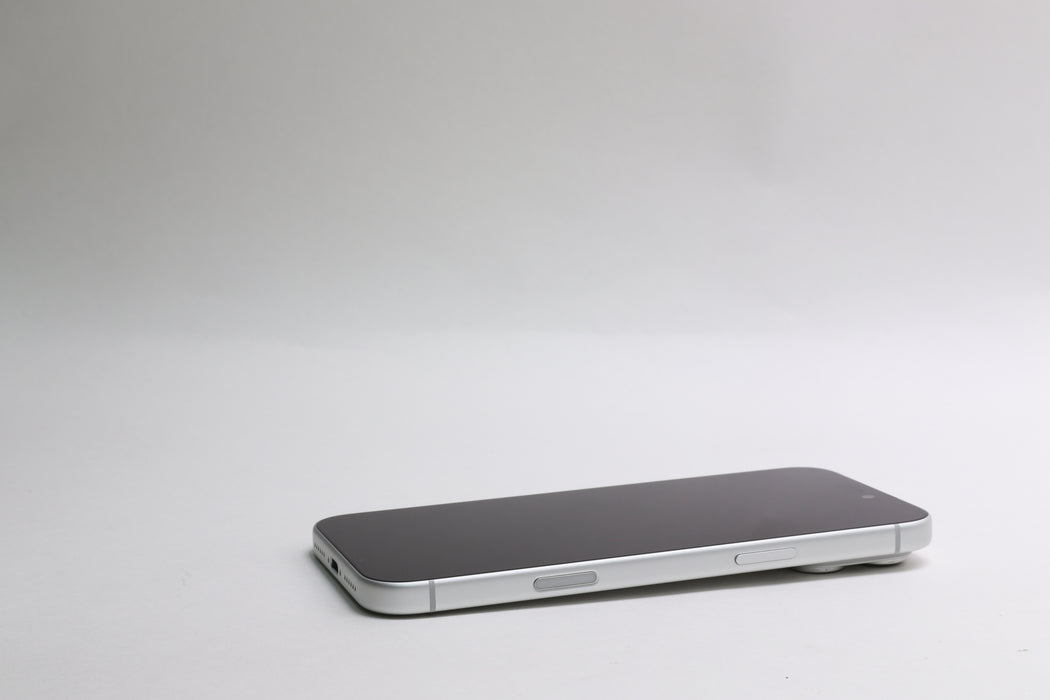 Apple iPhone 17 Pro Max, 1TB, Unlocked, Silver, NFXN4LL/A — photo 10 of 12