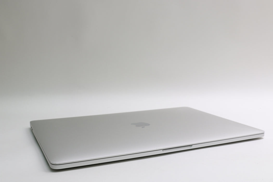 15" 2.8K 2017, MacBook Pro, BTO, i7-7920HQ, 16GB, 256GB SSD, Radeon Pro 560