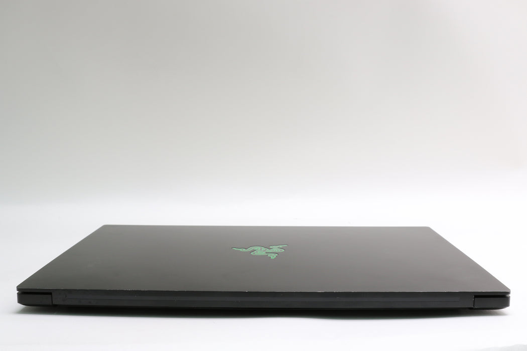 15" Razer Blade 15 (Early 2021), i7-10875H 2.30GHz, 40GB, 1TB SSD, RTX 3070
