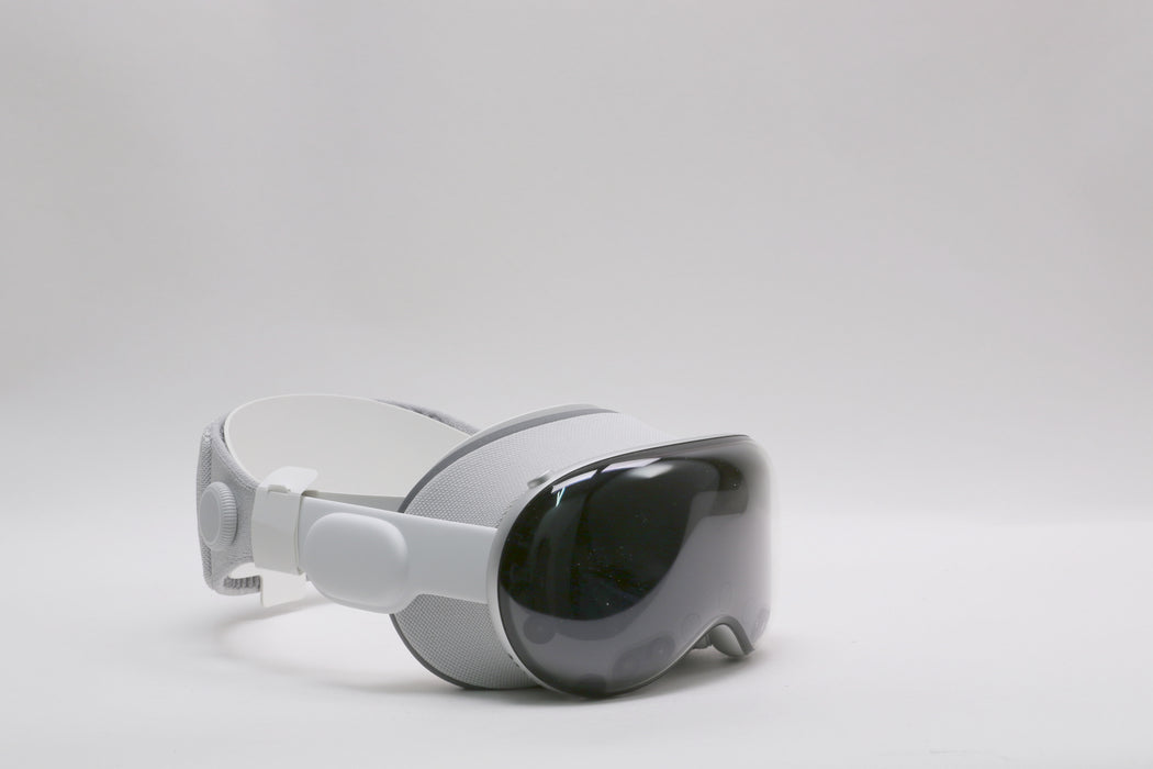 Apple Vision Pro 256GB (M2) Virtual Reality Headset, MQL83LL/A, w/ Accessories! — photo 3 of 7