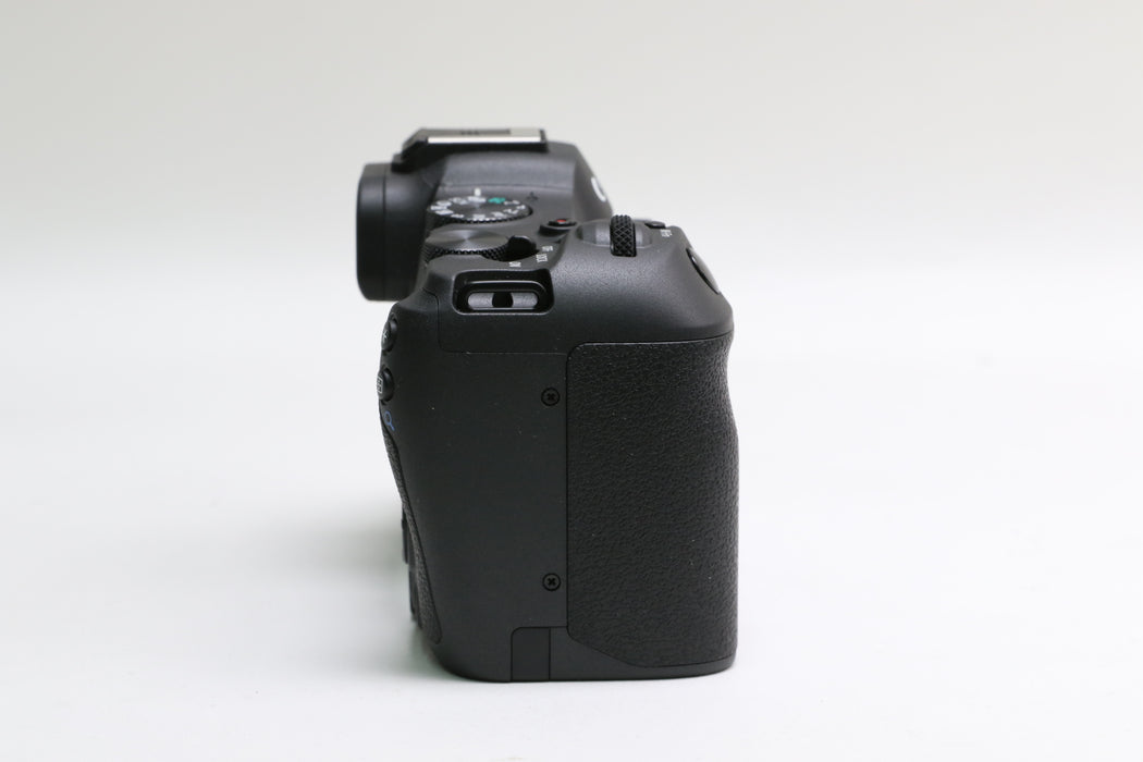 Canon EOS R8 Camera w/ RF 24-50mm f/4.5-6.3 Lens, Very Low Shutter Count <1000!