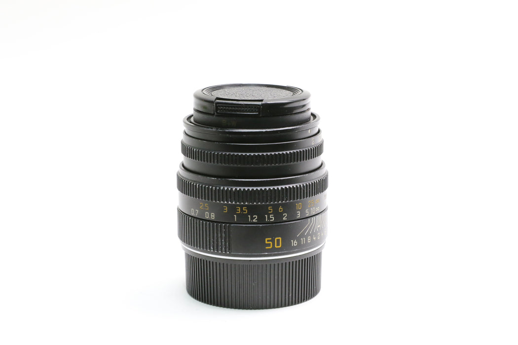 Leica Summicron-M 50mm f/2 E39 Version 5 11826 Lens w/ Built-In Hood