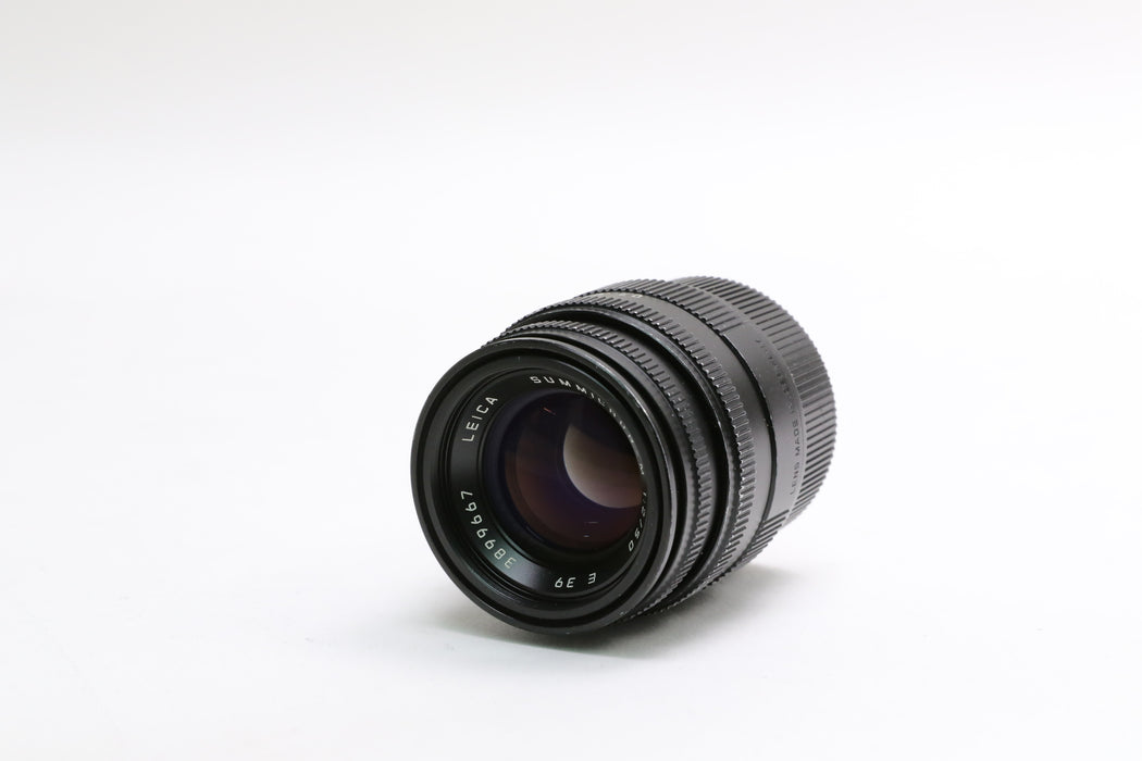 Leica Summicron-M 50mm f/2 E39 Version 5 11826 Lens w/ Built-In Hood