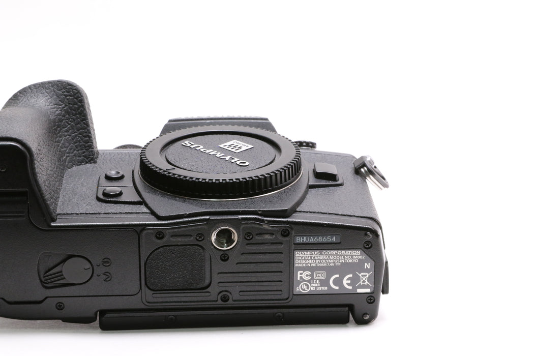 Olympus OM-D E-M1 Mark II 20.4MP Mirrorless Camera w/ Godox TT350O Flash!
