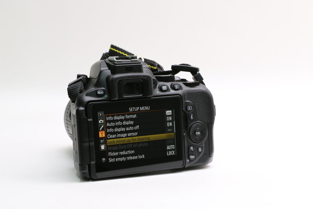 Nikon D5600 Camera w/ Nikon 18-55mm f/3.5-5.6G DX VR Lens! 407 Shutter Count!