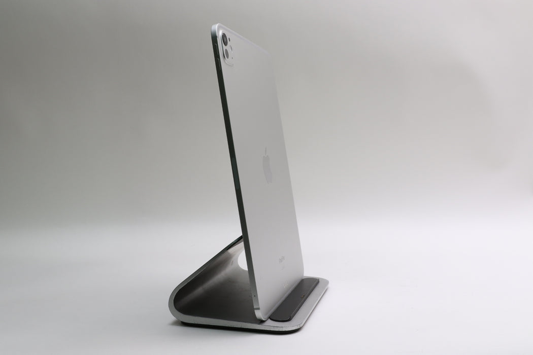 iPad Pro 11" M4, 256GB, Unlocked, Silver, MVW23LL/A, 100% Battery Health!